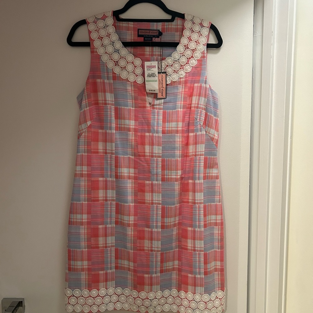 Vineyard vines summer dress. Pastel plaid. Embroidered white circles.